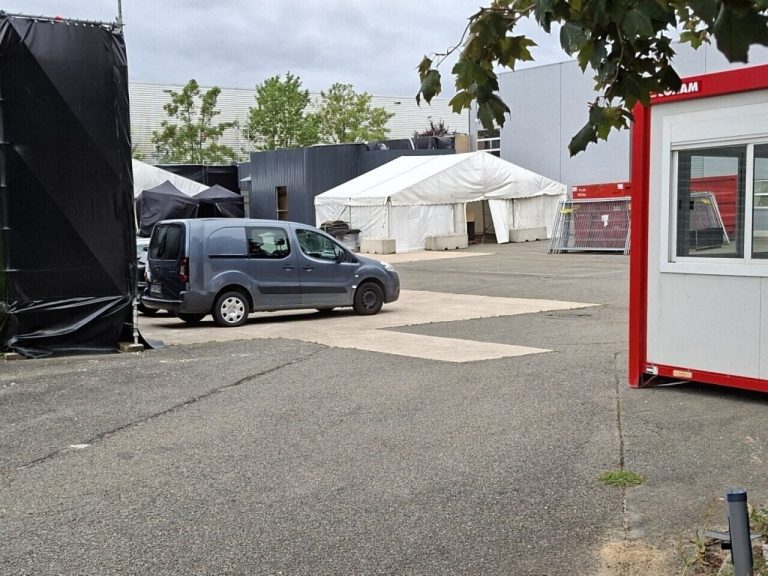 La célèbre émission de télé-réalité, Secret Story, est de retour à Poissy (Yvelines). Le tournage, actuellement en préparation et qui démarrera à partir du 23 juin 2026, se déroulera dans la zone d’activités du Technoparc. ©Maxime PIMONT
