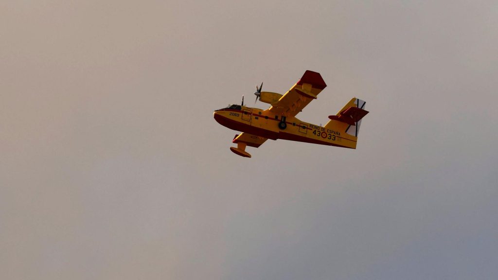 Canadairs Deployed to Paris Region for Fontainebleau Fire
