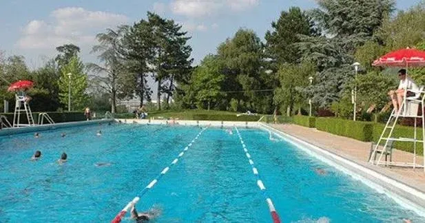 Poissy Pool Reopens After Electrical Fault