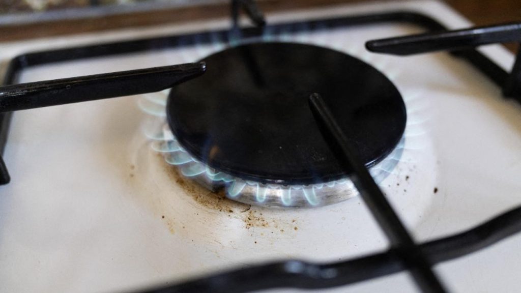 French Gas Prices Jump 6.3% as Winter Bills Loom