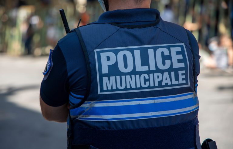 French Cop Dragged 30m in Dramatic Traffic Stop