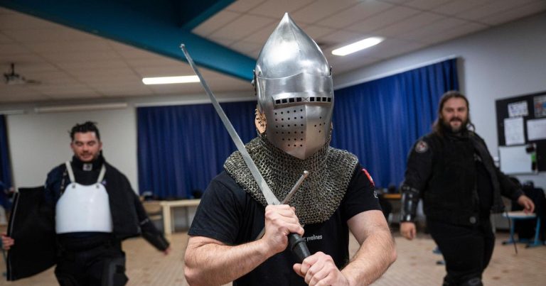 Medieval Combat Club Revives Sword Duels in Yvelines