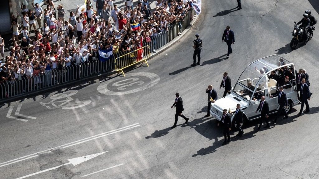 Pope Leo XIV in Paris: Traffic and Metro Guide