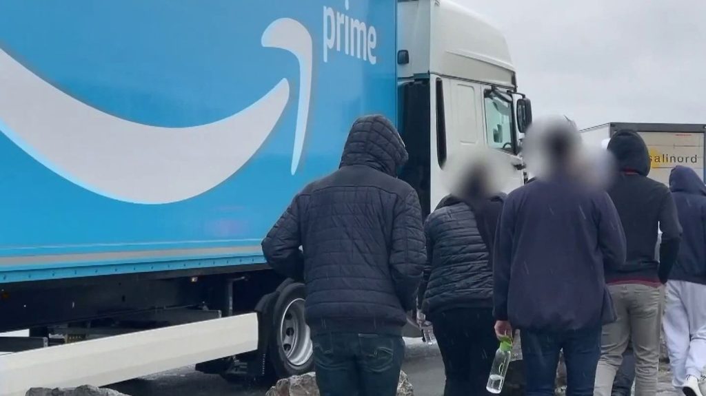 Amazon Opens Beauvais Warehouse, Creating 1,000 Jobs