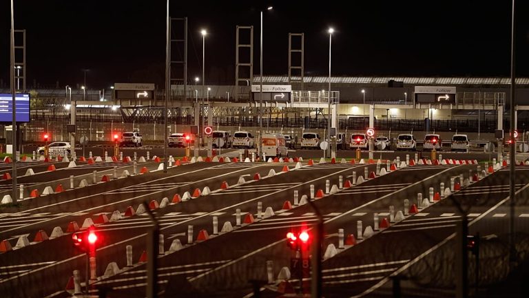 Eurotunnel Minibus Crash Injures 19 in France