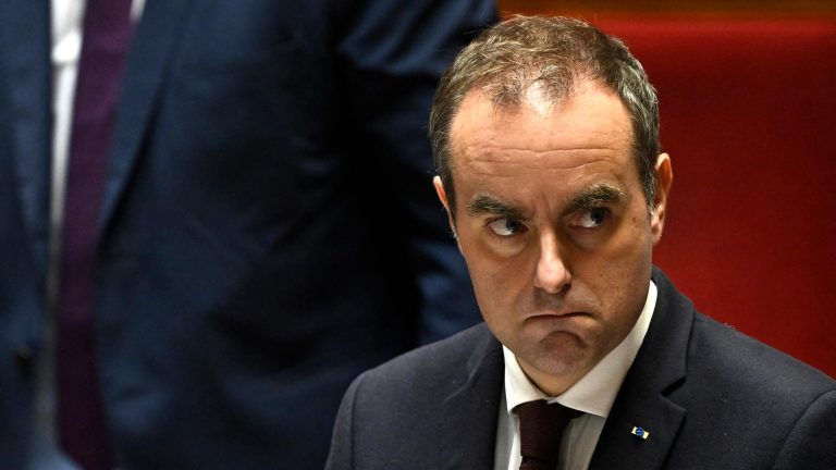 France's PM Lecornu Accused of Always Being One Step Behind