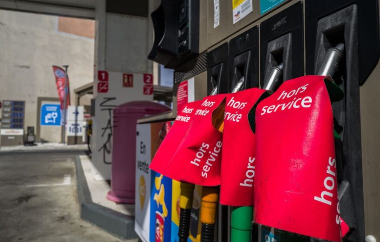France Taps Strategic Oil Reserves to Curb Diesel Prices