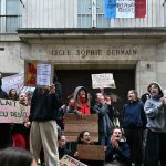 French Middle Schoolers Caught in High School Blockades