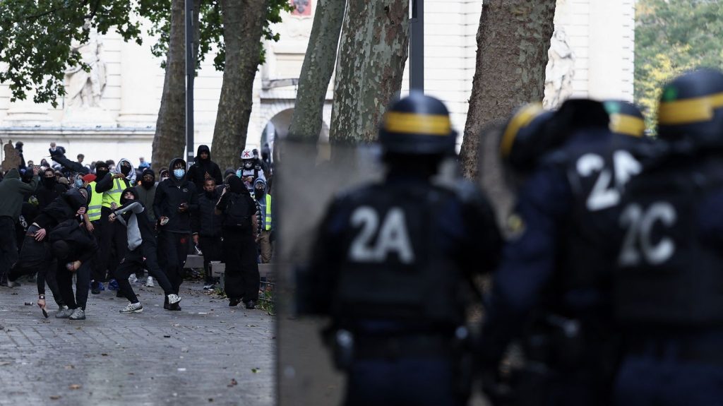 French Police Admit Failures in October 17 Policing