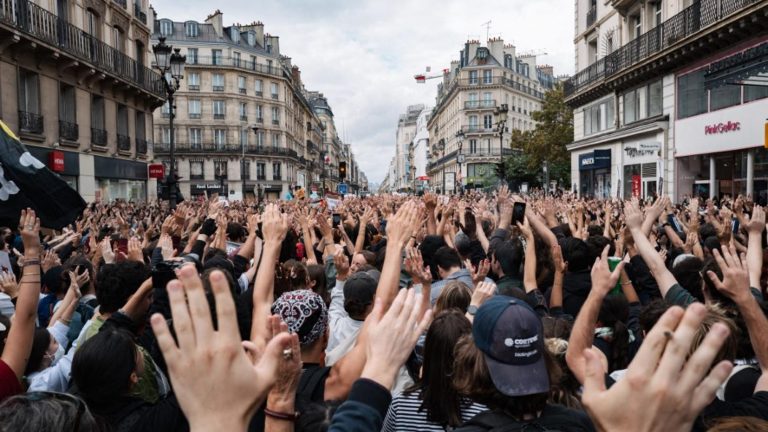 French Students Demand Better Schools in Online Consultation