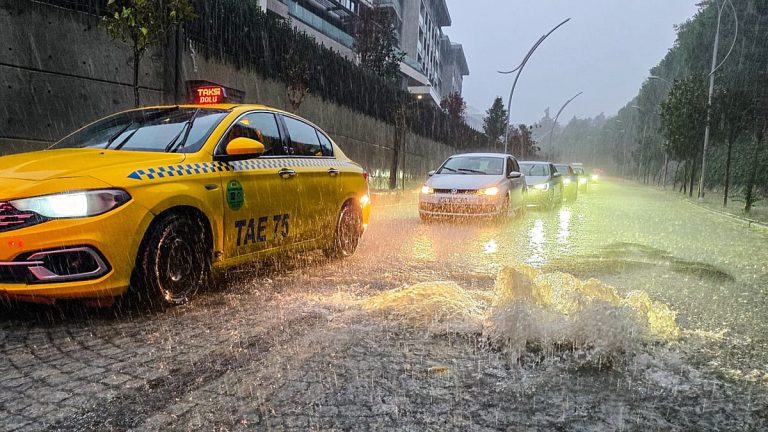 Istanbul Floods Kill Two as Record Rain Paralyzes City