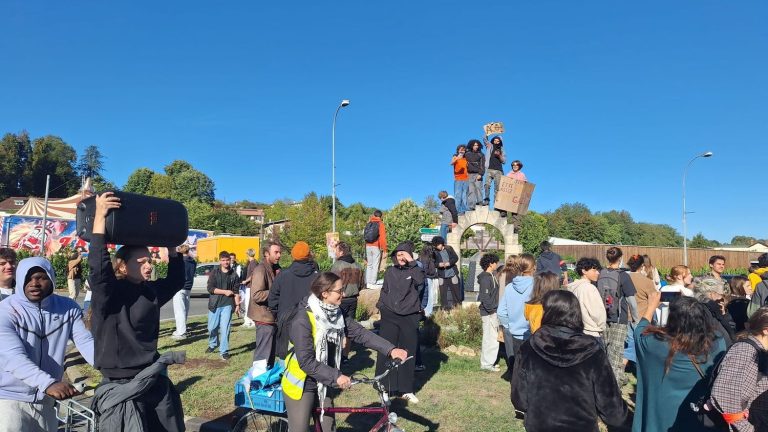 Rural French Students Protest School Conditions