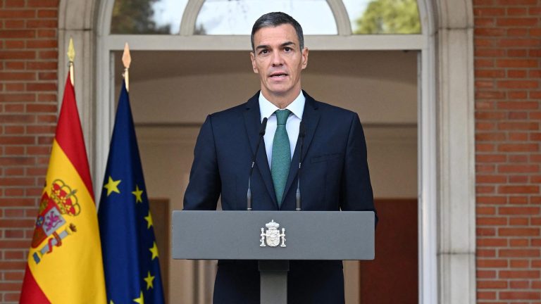 Spain Calls Snap Election After Housing Crisis Defeat