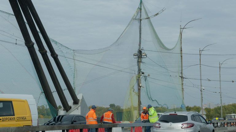 Ukraine Installs Anti-Drone Nets on Kyiv Bridge