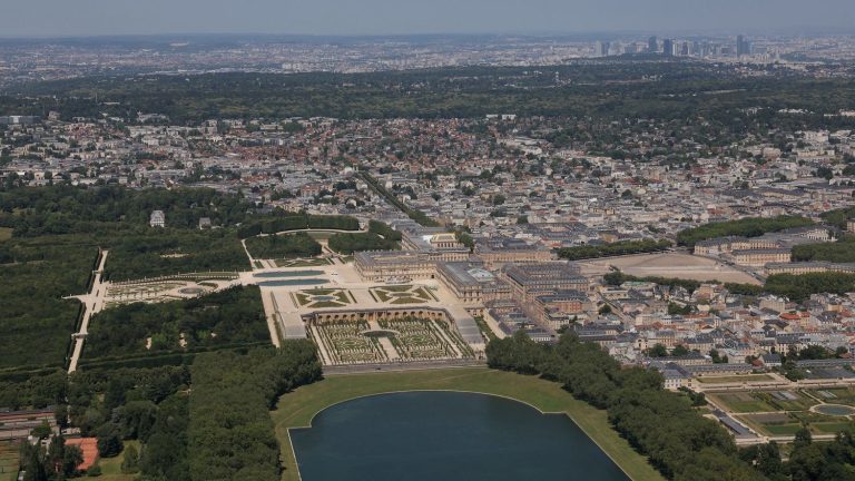 Versailles Palace Reopens After Major Power Outage
