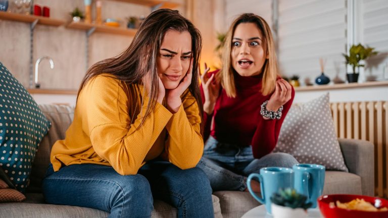Volunteers vs Invitees: The Communication Styles Breaking Friendships